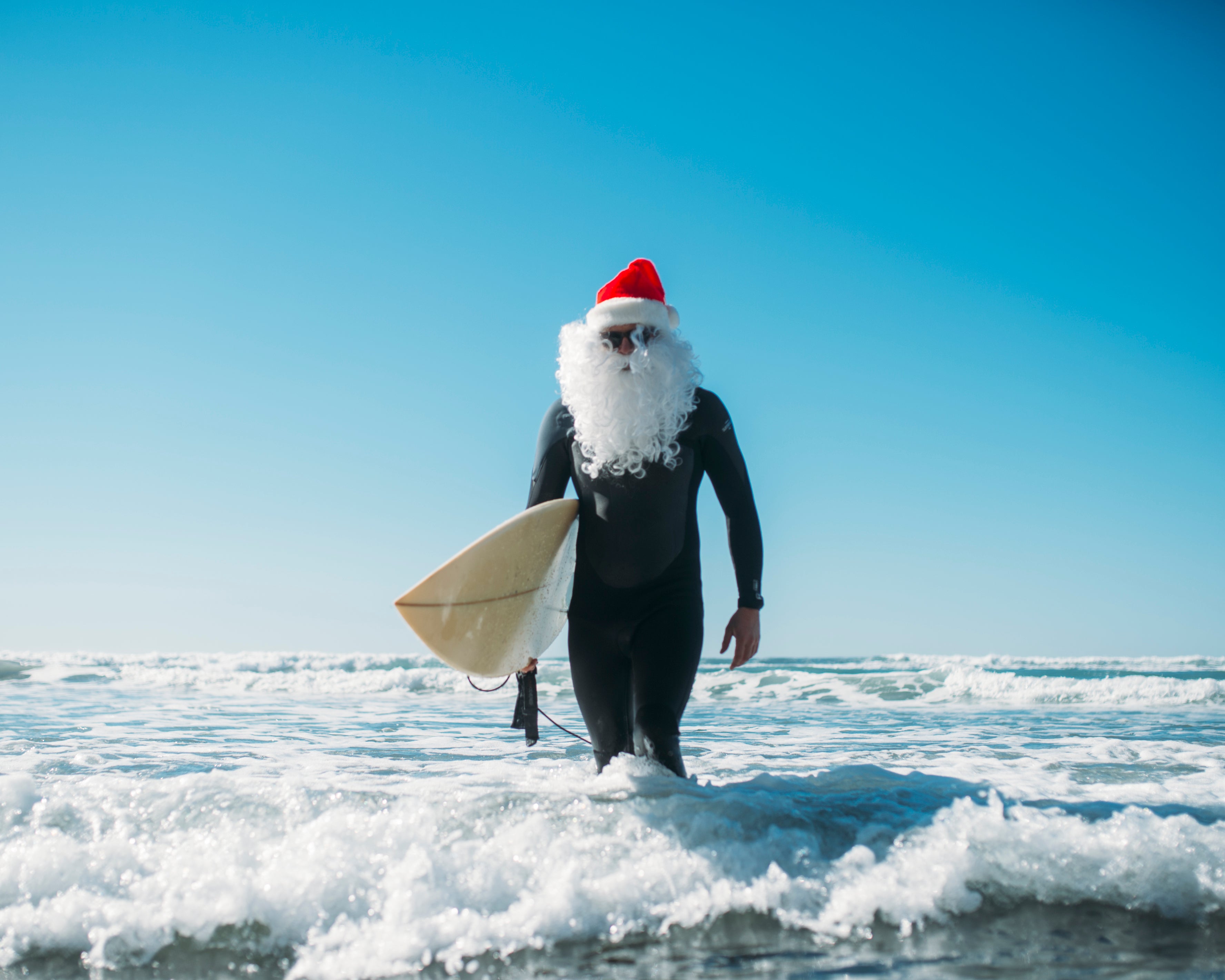 URT SANTA SURF OFF // Spread the Red